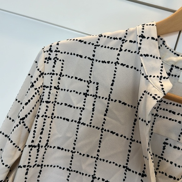 Prologue Long Wide Sleeve Winter White Black Design Size: Medium - Picture 3 of 11